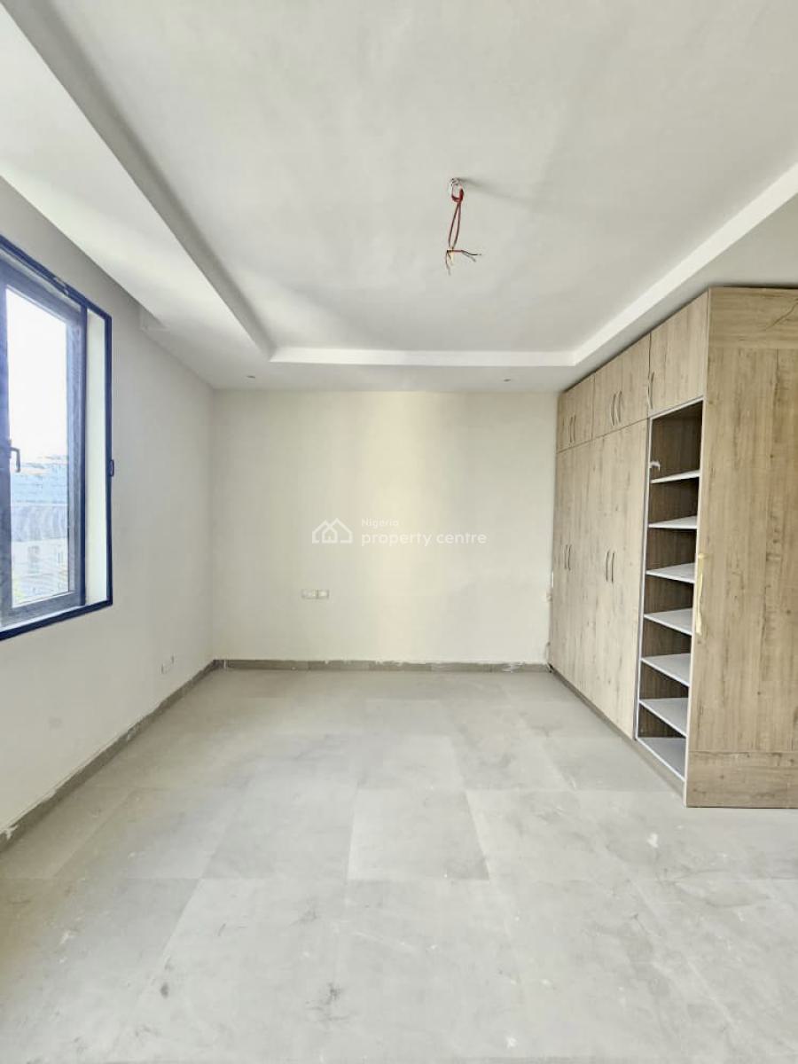 Newly Well Built Spacious 3 Bedroom Apartment with Gym &pool, Lekki Phase 1, Lekki, Lagos, Flat / Apartment for Sale