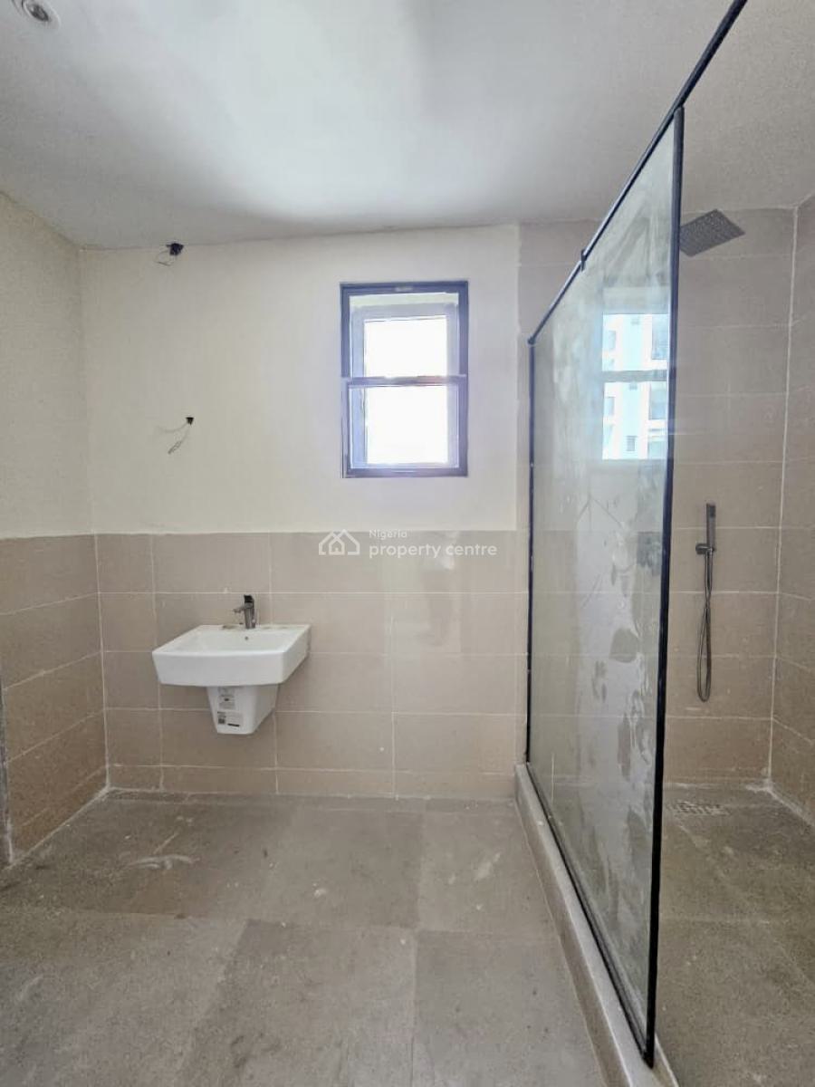 Newly Well Built Spacious 3 Bedroom Apartment with Gym &pool, Lekki Phase 1, Lekki, Lagos, Flat / Apartment for Sale