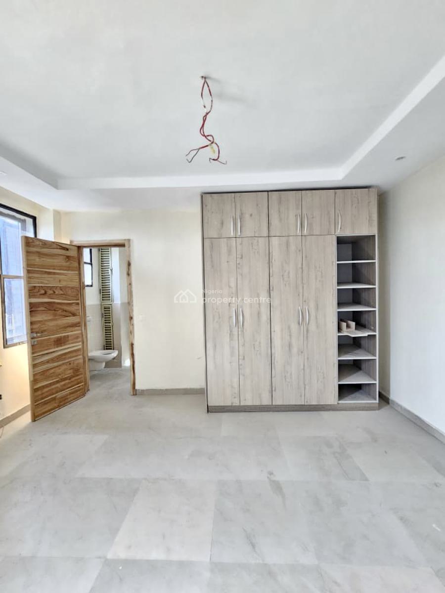 Newly Well Built Spacious 3 Bedroom Apartment with Gym &pool, Lekki Phase 1, Lekki, Lagos, Flat / Apartment for Sale