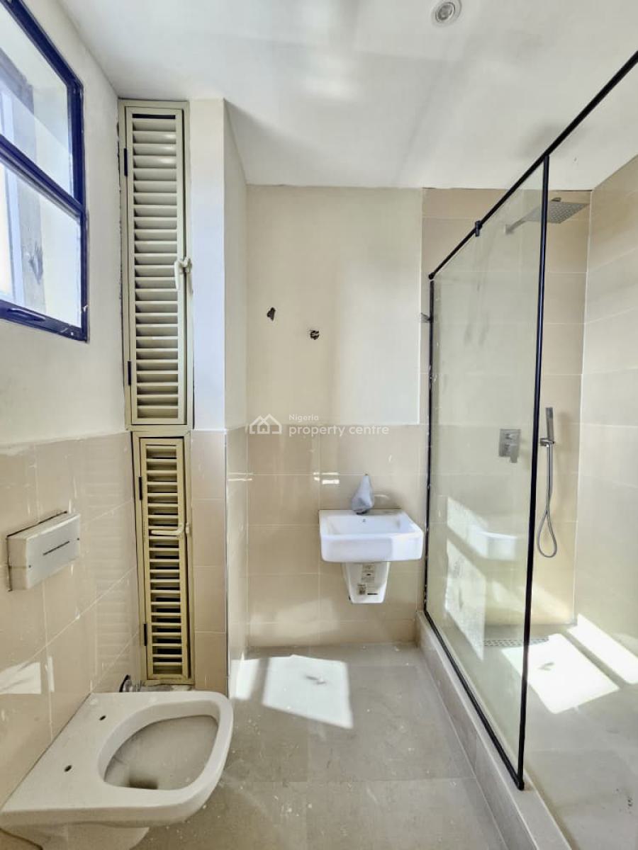 Newly Well Built Spacious 3 Bedroom Apartment with Gym &pool, Lekki Phase 1, Lekki, Lagos, Flat / Apartment for Sale