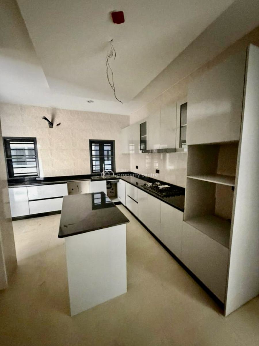 Exquisite & Very Spacious 3 Bedroom Apartment with Pool & Gym, Good Deal! Most Spacious and Well Built Apartment in Lekki., Lekki Phase 1, Lekki, Lagos, Flat / Apartment for Sale