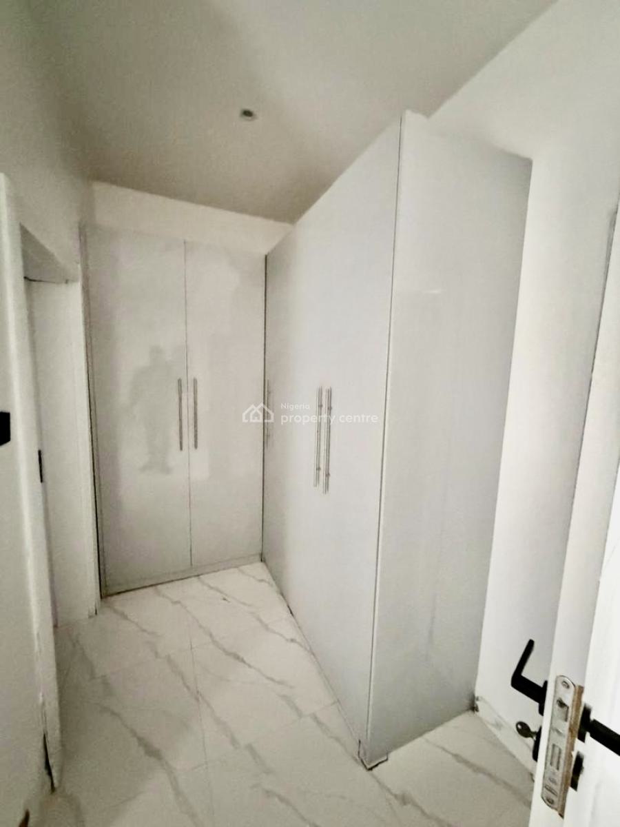 Exquisite & Very Spacious 3 Bedroom Apartment with Pool & Gym, Good Deal! Most Spacious and Well Built Apartment in Lekki., Lekki Phase 1, Lekki, Lagos, Flat / Apartment for Sale