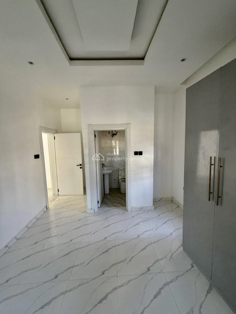 Exquisite & Very Spacious 3 Bedroom Apartment with Pool & Gym, Good Deal! Most Spacious and Well Built Apartment in Lekki., Lekki Phase 1, Lekki, Lagos, Flat / Apartment for Sale
