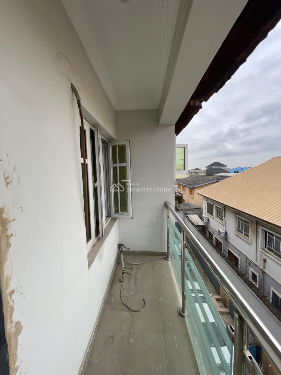 Built 4-bedroom Terrace Duplex, American-style Bathtub and Pop Ceilings, Surulere, Lagos, Terraced Duplex for Sale