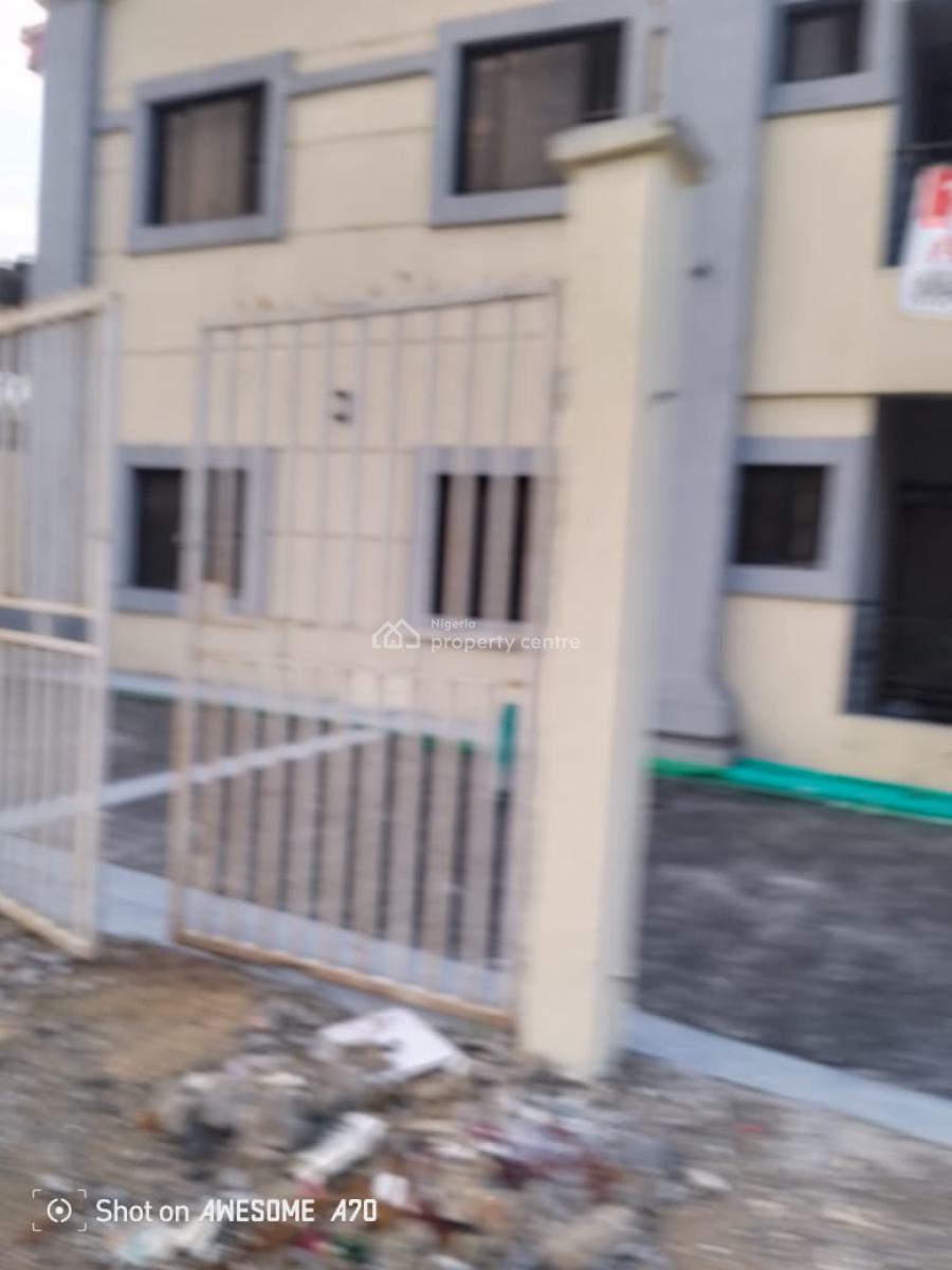 Nice 3 Bedroom Flat, Off Ogulana Drive, Surulere, Lagos, Flat / Apartment for Rent