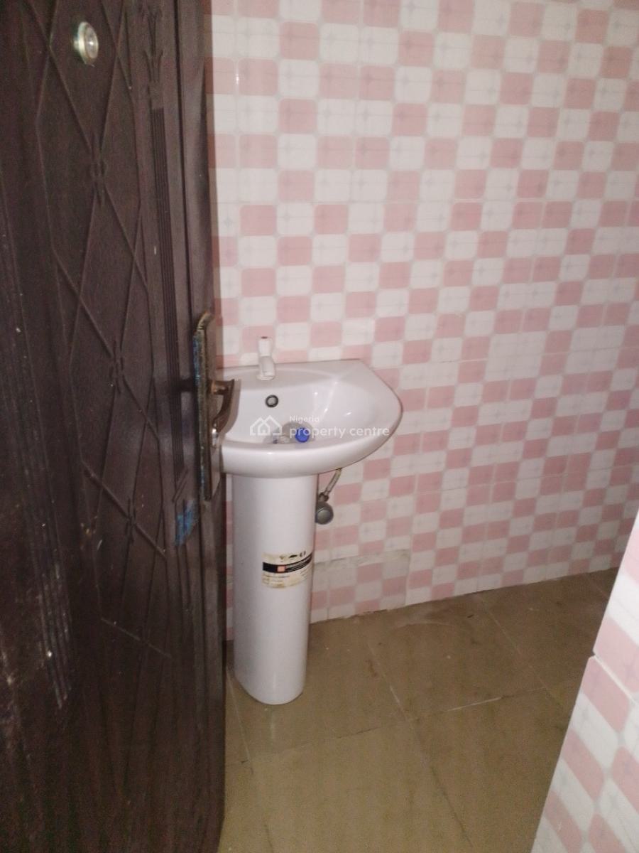 Mini Flat Upstairs, Off Lekki Beach Road, Jakande, Lekki, Lagos, Mini Flat (room and Parlour) for Rent