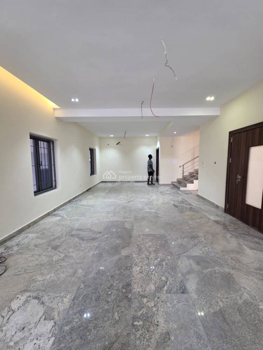 5bedroom Fully Detached House with Pool, Guzape District, Abuja, Detached Duplex for Sale