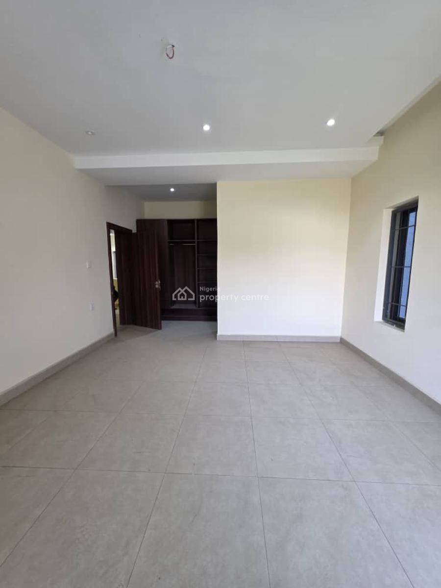 5bedroom Fully Detached House with Pool, Guzape District, Abuja, Detached Duplex for Sale