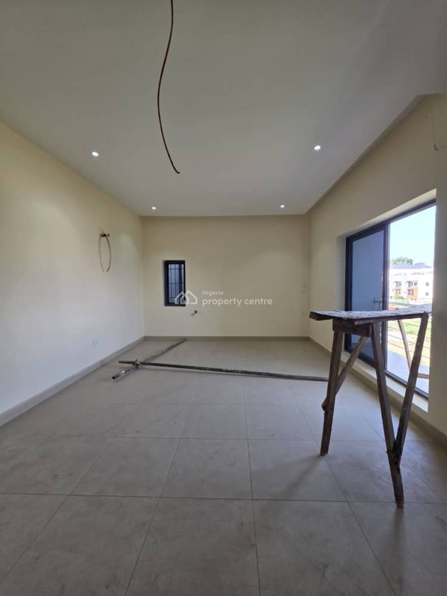 5bedroom Fully Detached House with Pool, Guzape District, Abuja, Detached Duplex for Sale