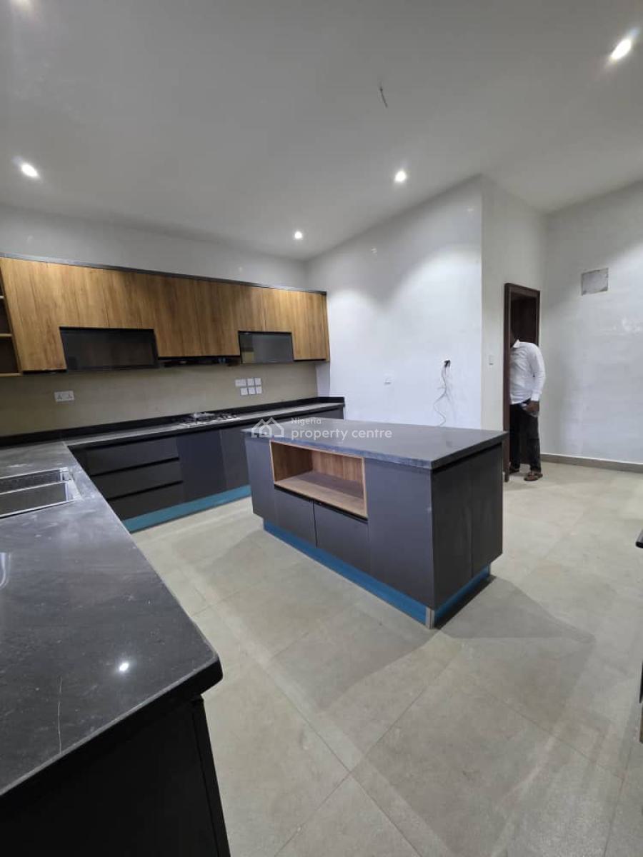 5bedroom Fully Detached House with Pool, Guzape District, Abuja, Detached Duplex for Sale