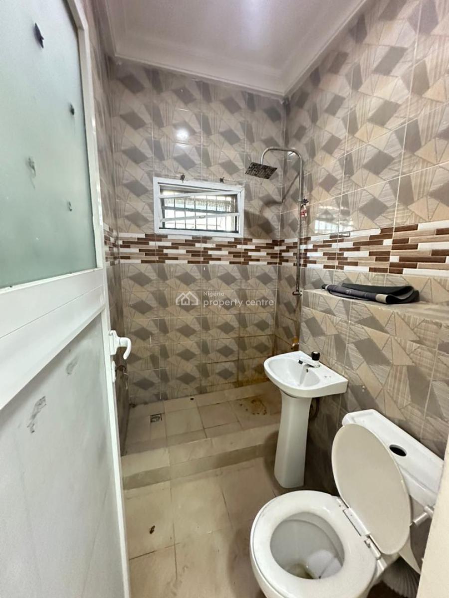 Clean and Spacious Selfcon Available, Chevron, Lekki, Lagos, Self Contain (single Rooms) for Rent