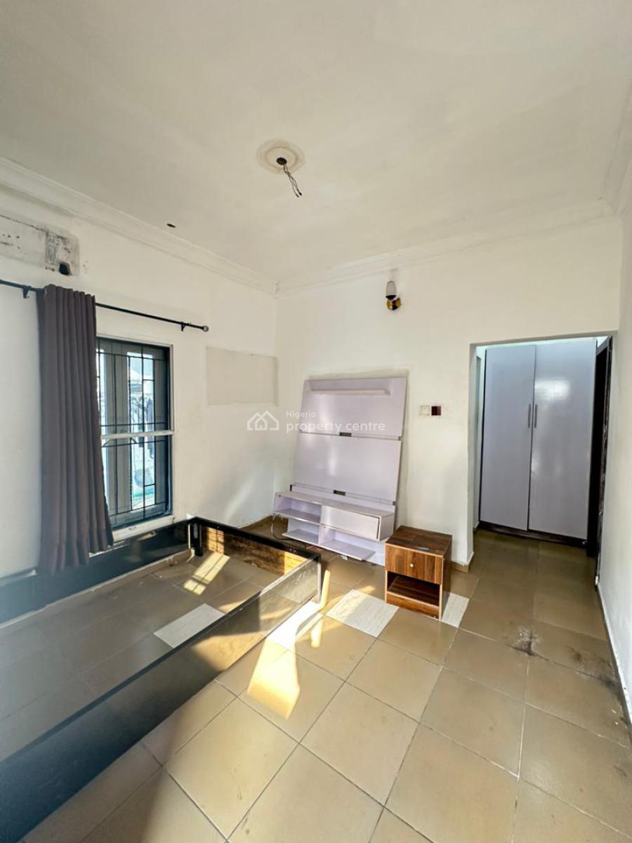 Clean and Spacious Selfcon Available, Chevron, Lekki, Lagos, Self Contain (single Rooms) for Rent