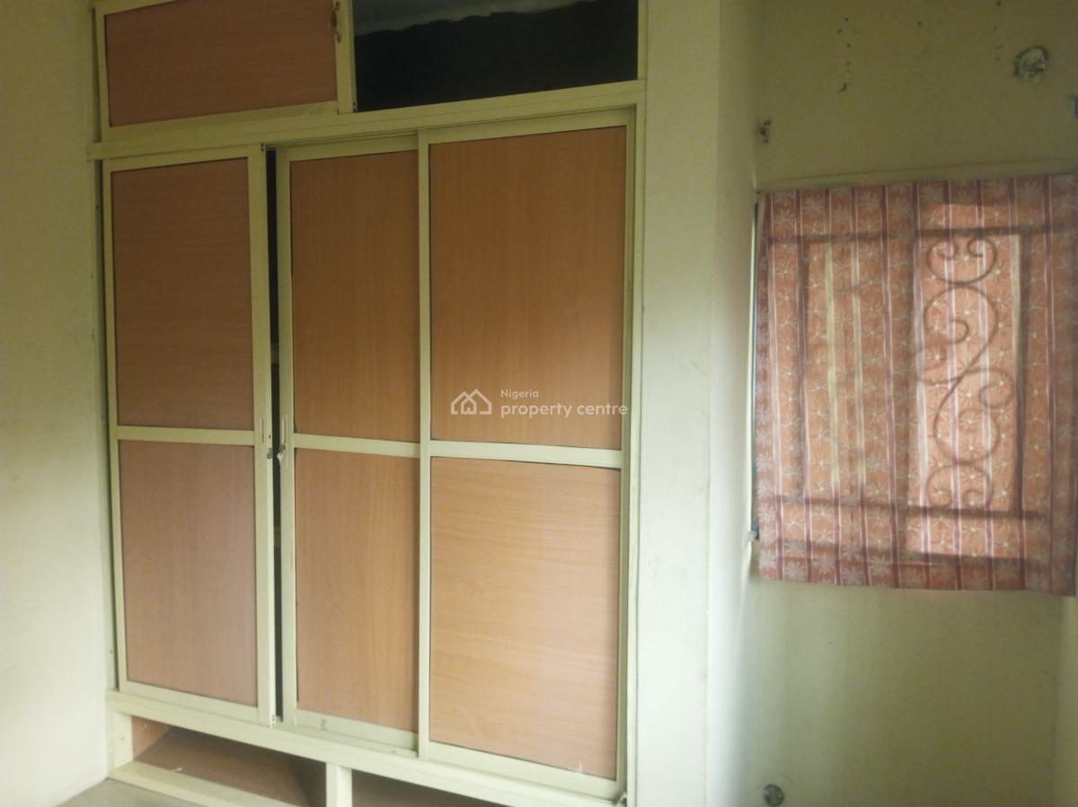 Well Renovated 3 Bedroom Upstairs in an Estate, Ado, Ajah, Lagos, Flat / Apartment for Rent