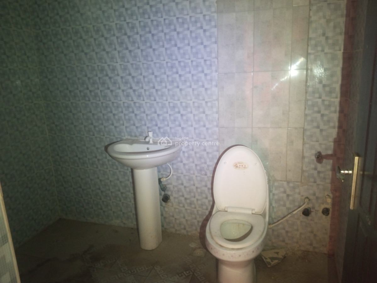 Well Renovated 3 Bedroom Upstairs in an Estate, Ado, Ajah, Lagos, Flat / Apartment for Rent