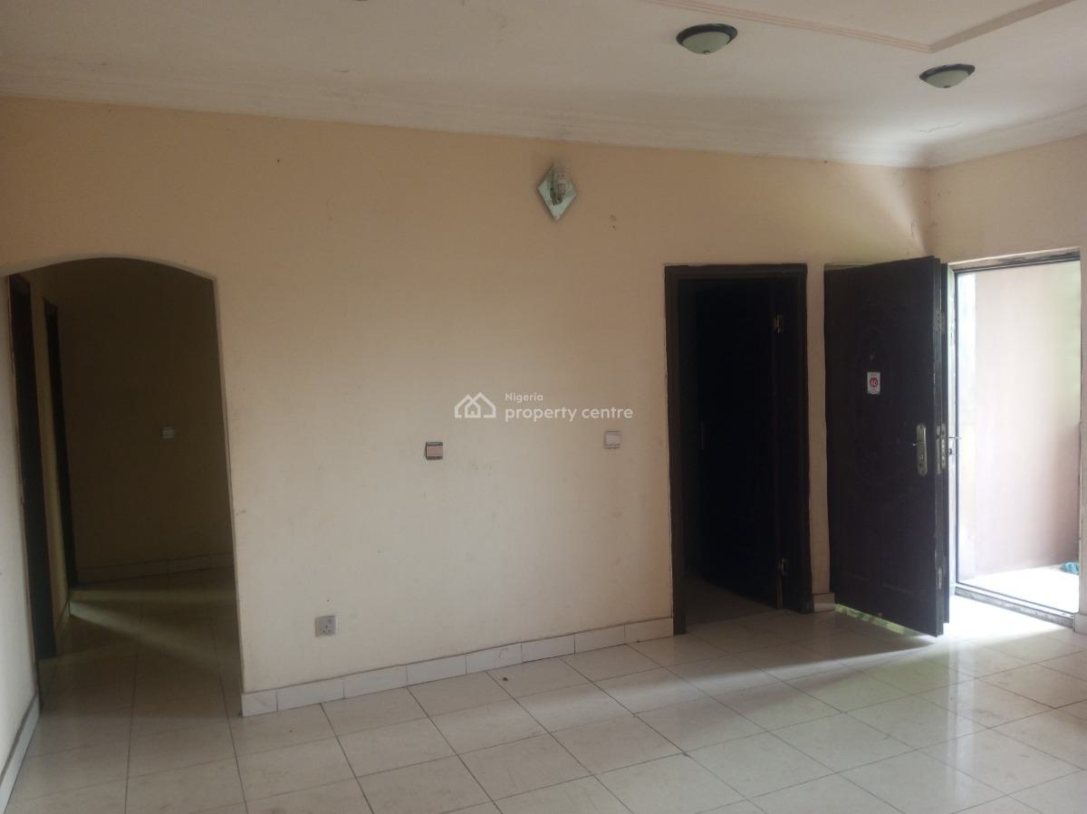 Well Renovated 3 Bedroom Upstairs in an Estate, Ado, Ajah, Lagos, Flat / Apartment for Rent