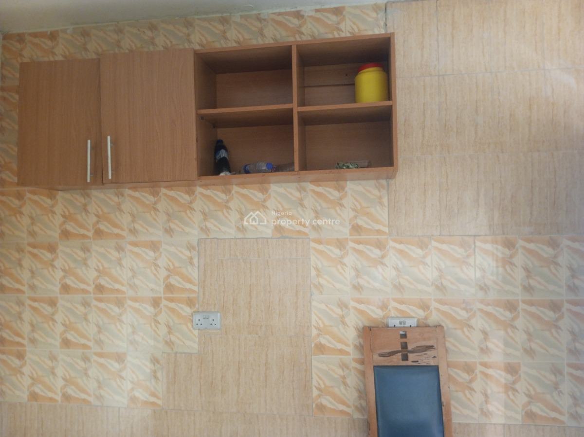 Well Renovated 3 Bedroom Upstairs in an Estate, Ado, Ajah, Lagos, Flat / Apartment for Rent