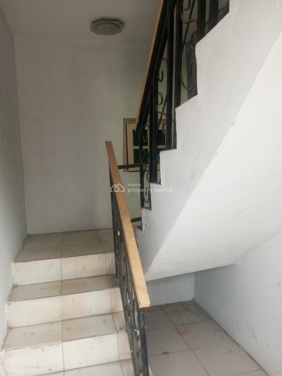Well Renovated 3 Bedroom Upstairs in an Estate, Ado, Ajah, Lagos, Flat / Apartment for Rent