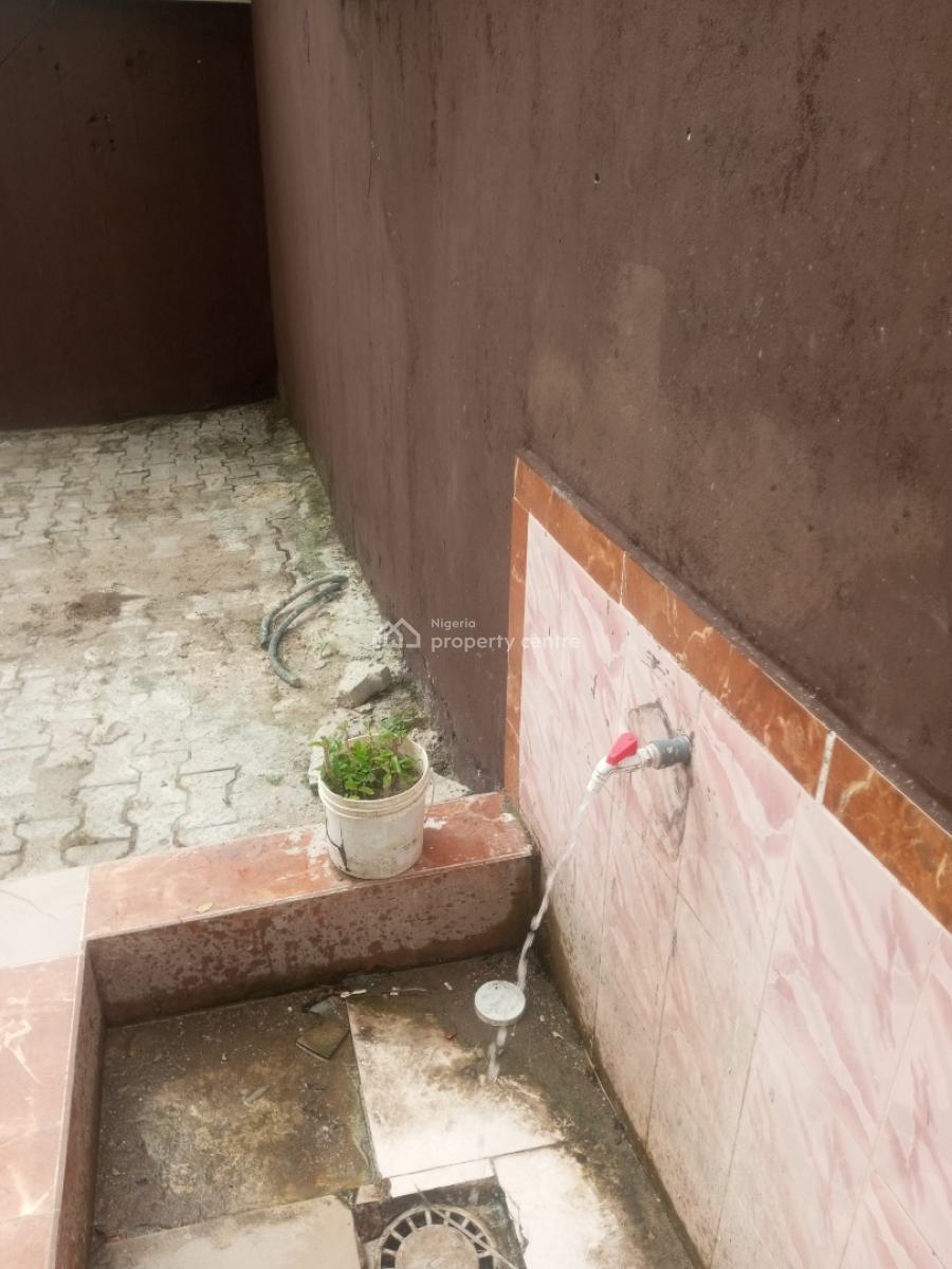 Well Renovated 3 Bedroom Upstairs in an Estate, Ado, Ajah, Lagos, Flat / Apartment for Rent