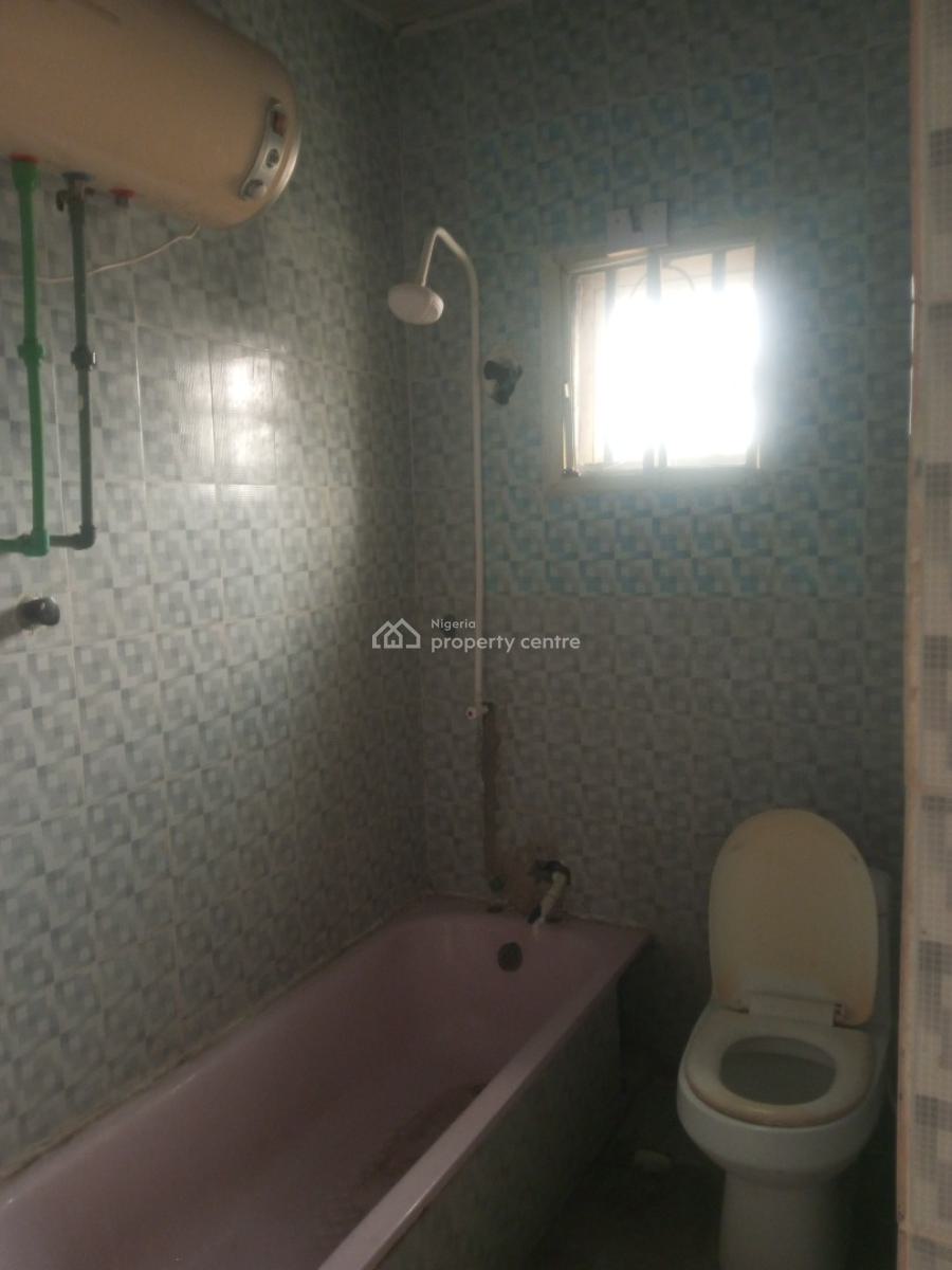 Well Renovated 3 Bedroom Upstairs in an Estate, Ado, Ajah, Lagos, Flat / Apartment for Rent
