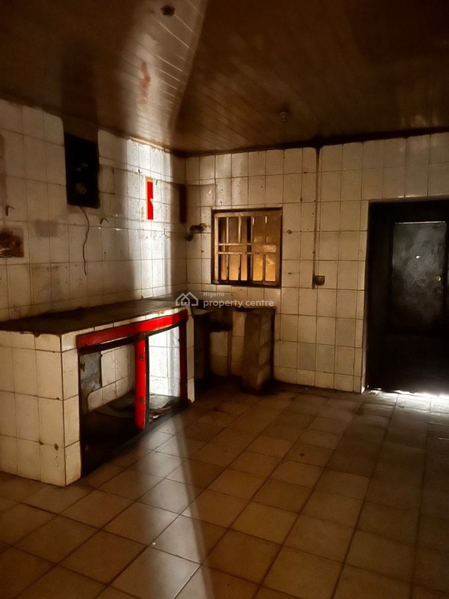 4 Bedroom Flat, Benghazi Street, Zone 4, Wuse, Abuja, Flat / Apartment for Sale