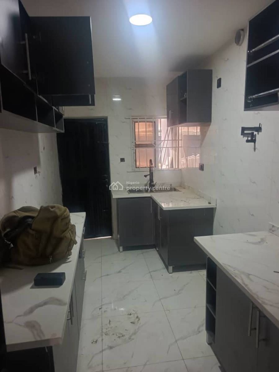 Lovely 3 Bedroom Flat, Gra Phase 1, Magodo, Lagos, Flat / Apartment for Rent