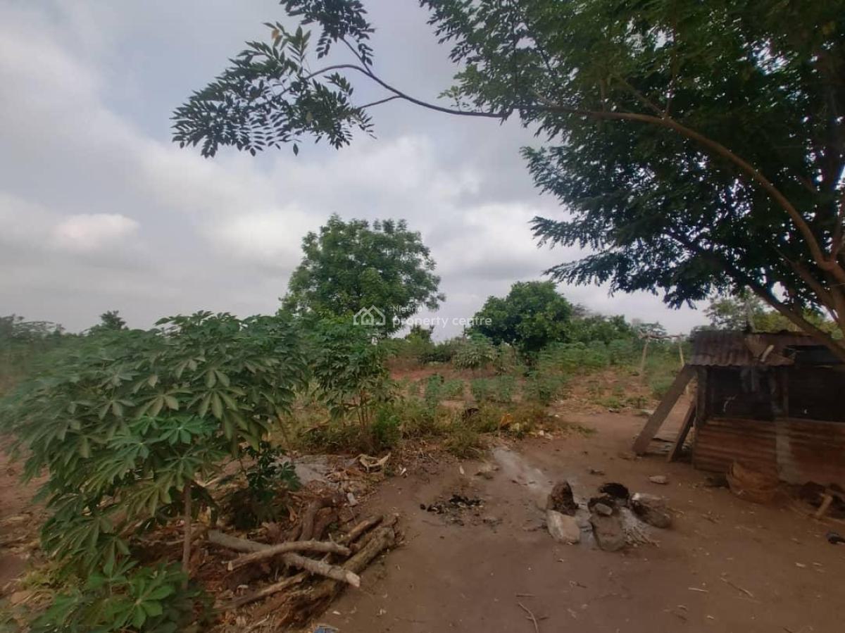 30 Acres Farmland with C of, Ido Eruwa Road, Ibadan, Oyo, Mixed-use Land for Sale