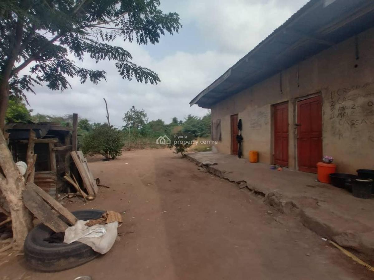 30 Acres Farmland with C of, Ido Eruwa Road, Ibadan, Oyo, Mixed-use Land for Sale