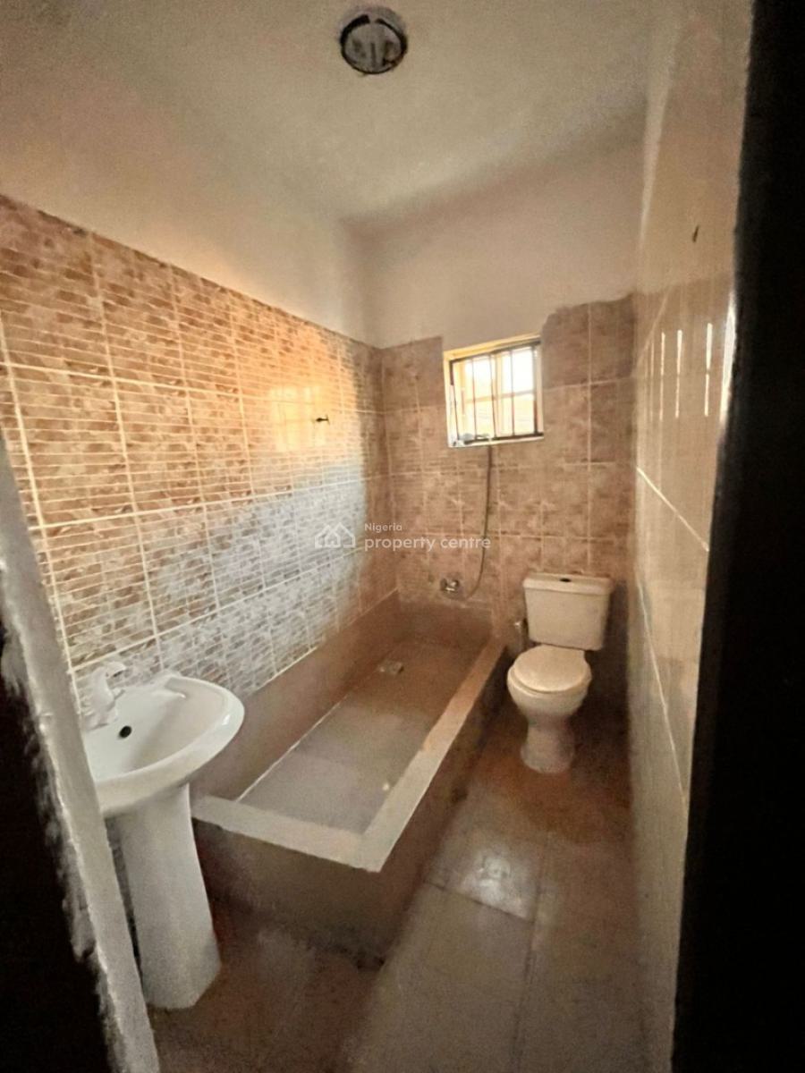 3 Bedrooms Flat Upstairs, Osapa, Lekki, Lagos, Flat / Apartment for Rent