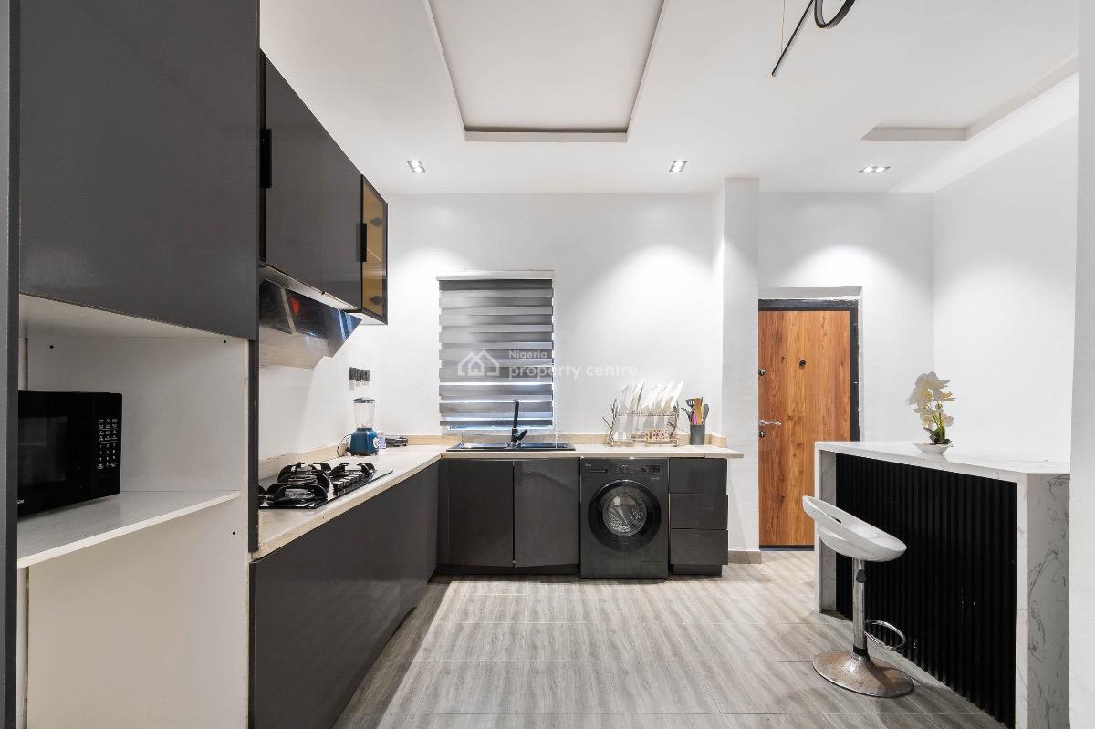 Luxury 2-bedroom Apartment with Pool, Snooker & Gym, Lekki Phase 1, Lekki, Lagos, Flat / Apartment Short Let