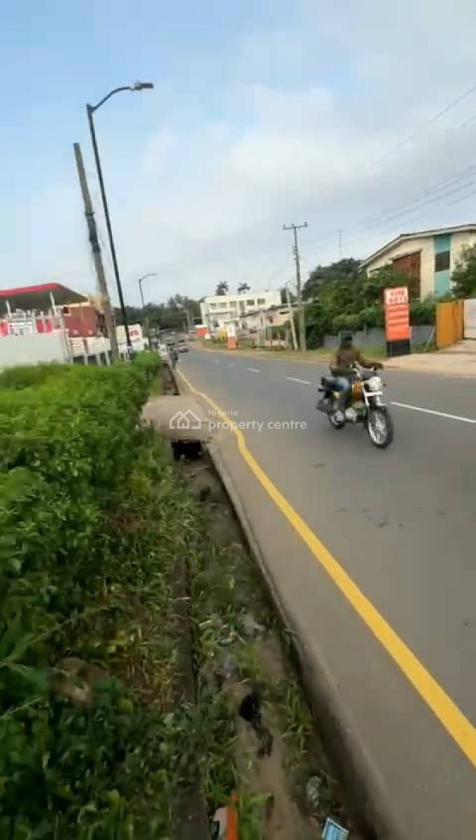 a Mixed Use Bungalow on Over 800sqm Land, Favours, New Bodija, Ibadan, Oyo, Detached Bungalow for Sale