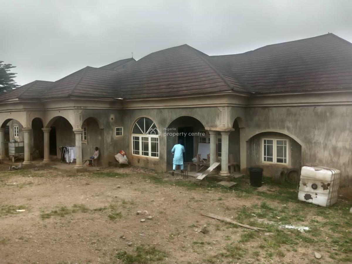 6 Bedroom Bungalow, Service Area, Osogbo, Osun, Detached Bungalow for Sale
