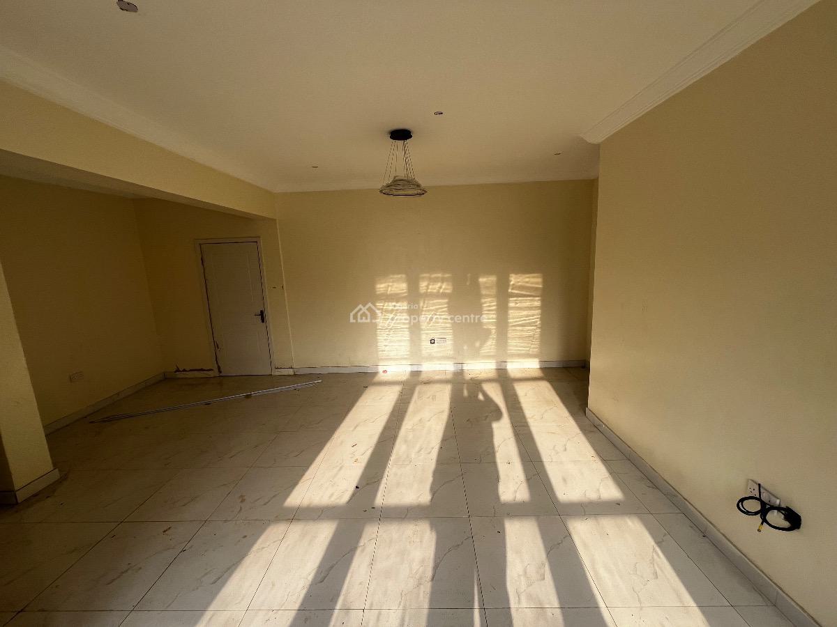 Contemporary 3-bedroom En-suite Apartment in a Secure, Fully Serviced, Panti Street, Adekunle, Yaba, Lagos, Flat / Apartment for Sale