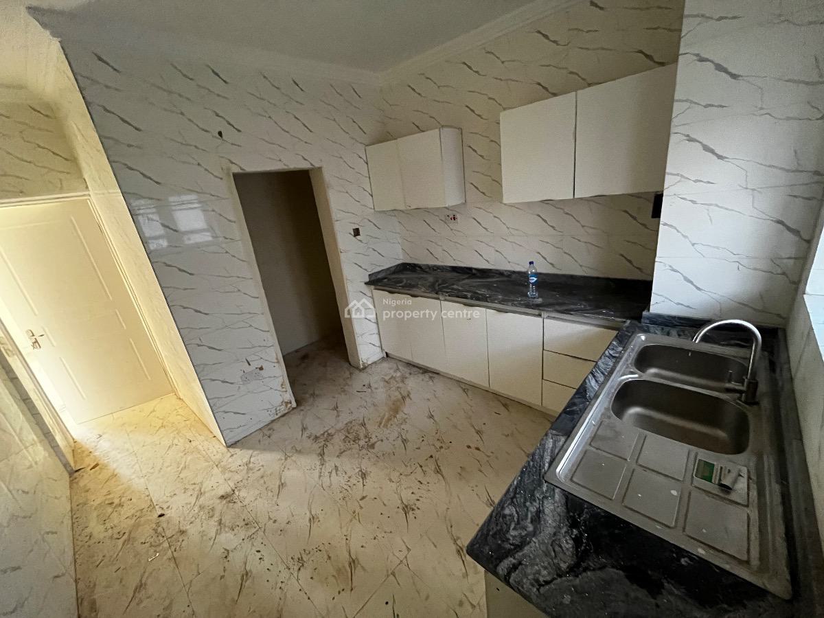 Contemporary 3-bedroom En-suite Apartment in a Secure, Fully Serviced, Panti Street, Adekunle, Yaba, Lagos, Flat / Apartment for Sale