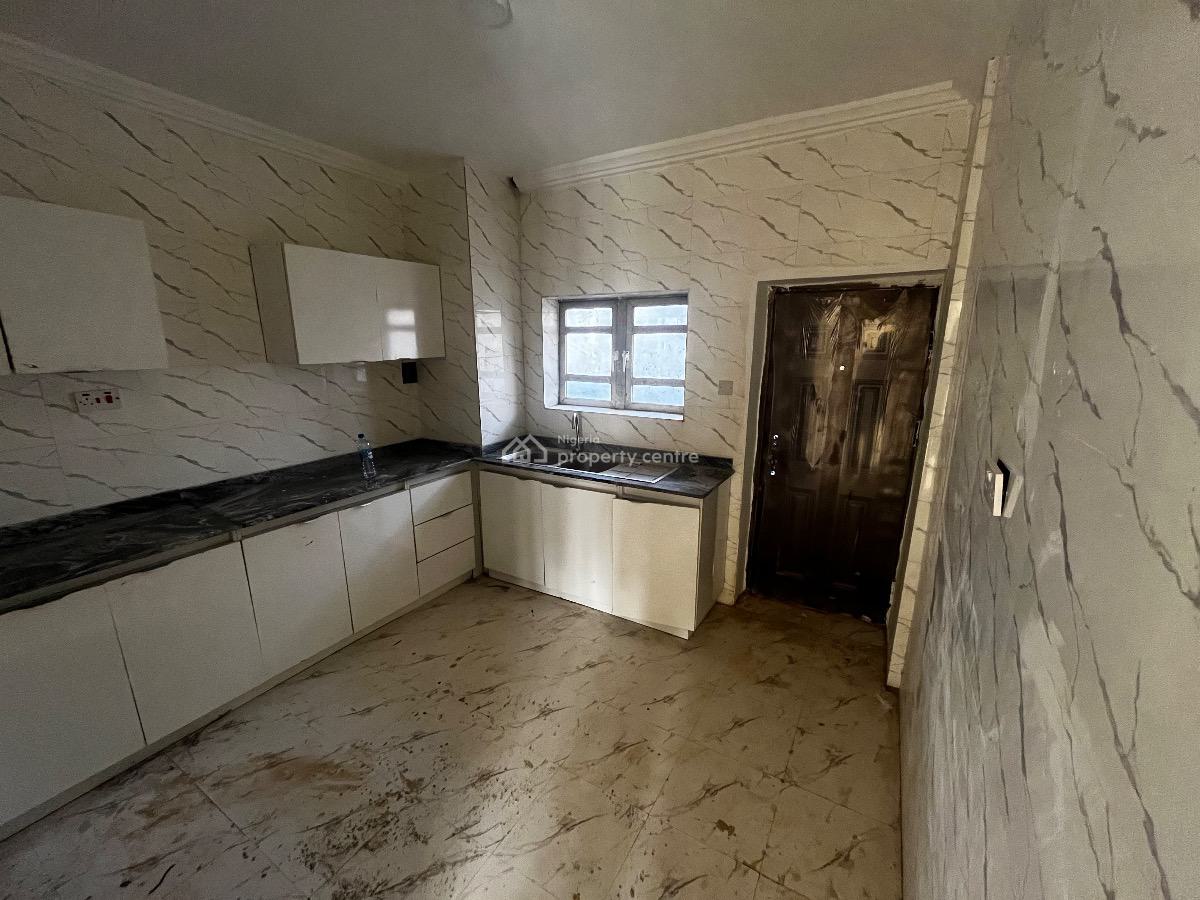 Contemporary 3-bedroom En-suite Apartment in a Secure, Fully Serviced, Panti Street, Adekunle, Yaba, Lagos, Flat / Apartment for Sale