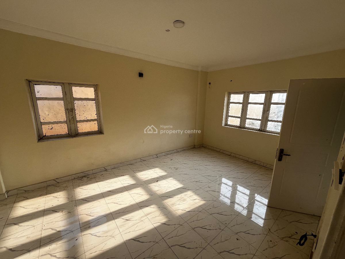 Contemporary 3-bedroom En-suite Apartment in a Secure, Fully Serviced, Panti Street, Adekunle, Yaba, Lagos, Flat / Apartment for Sale