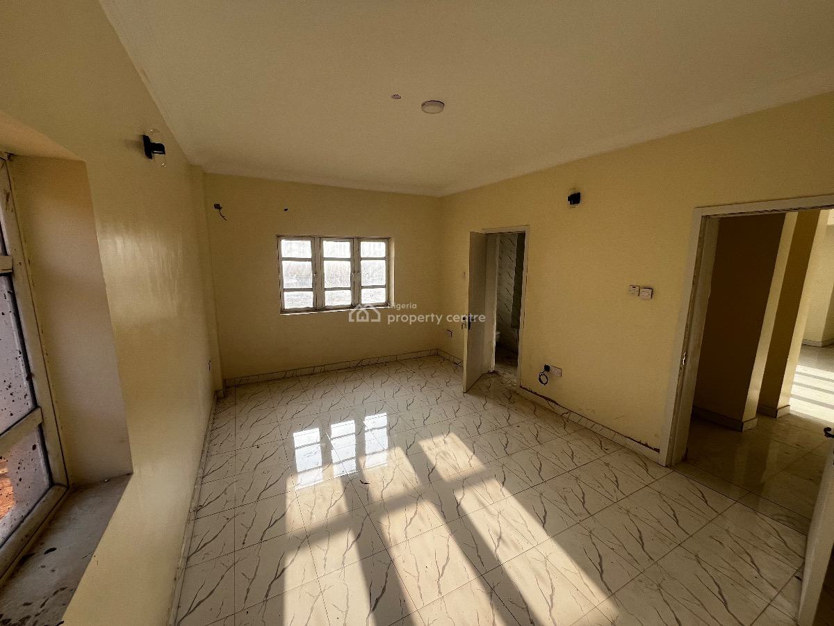 Contemporary 3-bedroom En-suite Apartment in a Secure, Fully Serviced, Panti Street, Adekunle, Yaba, Lagos, Flat / Apartment for Sale