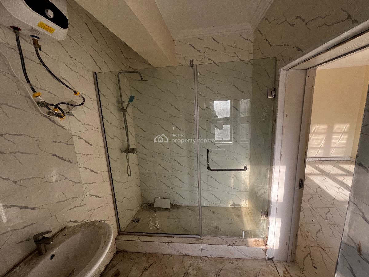 Contemporary 3-bedroom En-suite Apartment in a Secure, Fully Serviced, Panti Street, Adekunle, Yaba, Lagos, Flat / Apartment for Sale