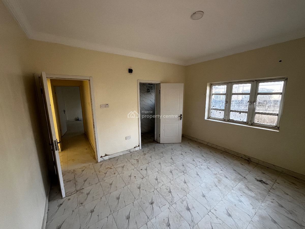 Contemporary 3-bedroom En-suite Apartment in a Secure, Fully Serviced, Panti Street, Adekunle, Yaba, Lagos, Flat / Apartment for Sale