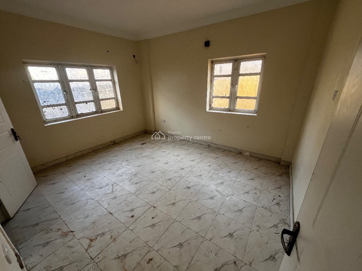 Contemporary 3-bedroom En-suite Apartment in a Secure, Fully Serviced, Panti Street, Adekunle, Yaba, Lagos, Flat / Apartment for Sale