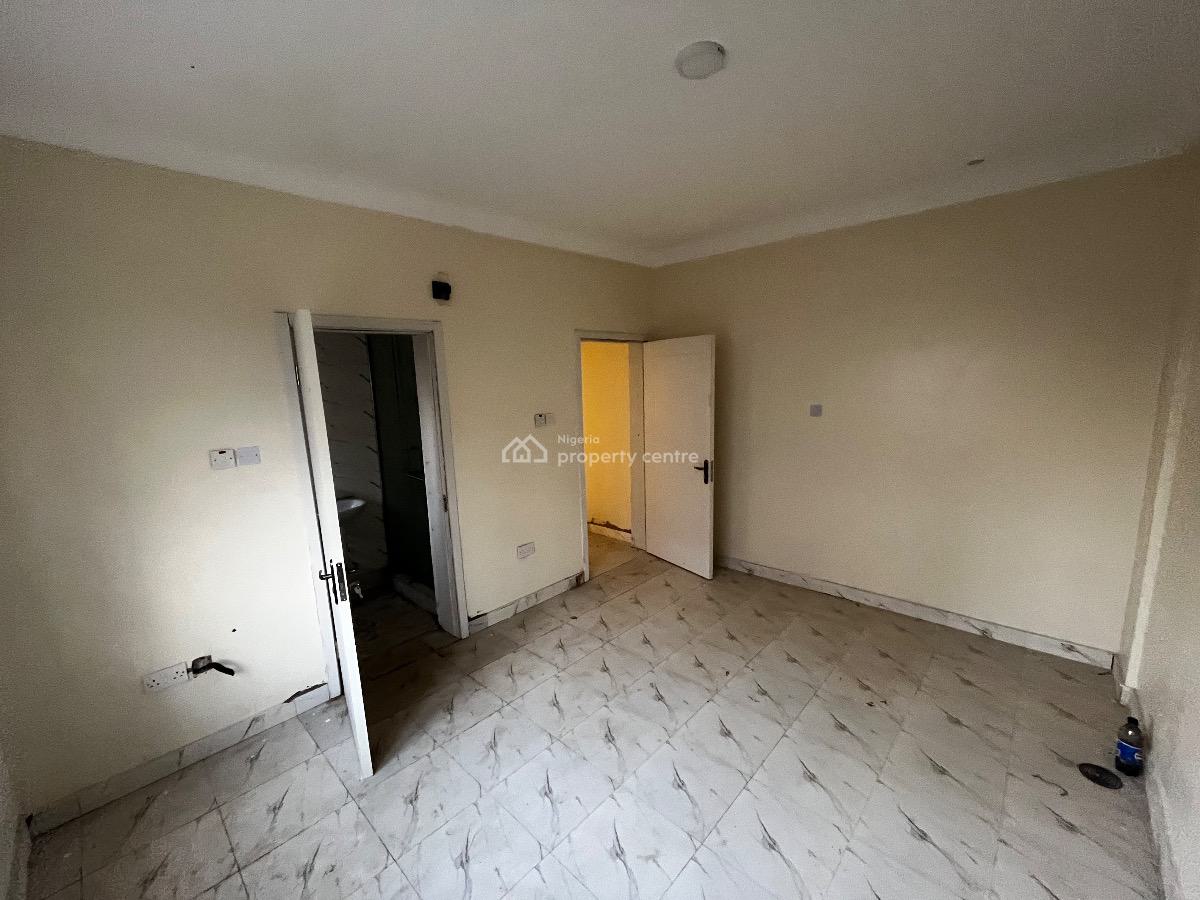 Contemporary 3-bedroom En-suite Apartment in a Secure, Fully Serviced, Panti Street, Adekunle, Yaba, Lagos, Flat / Apartment for Sale
