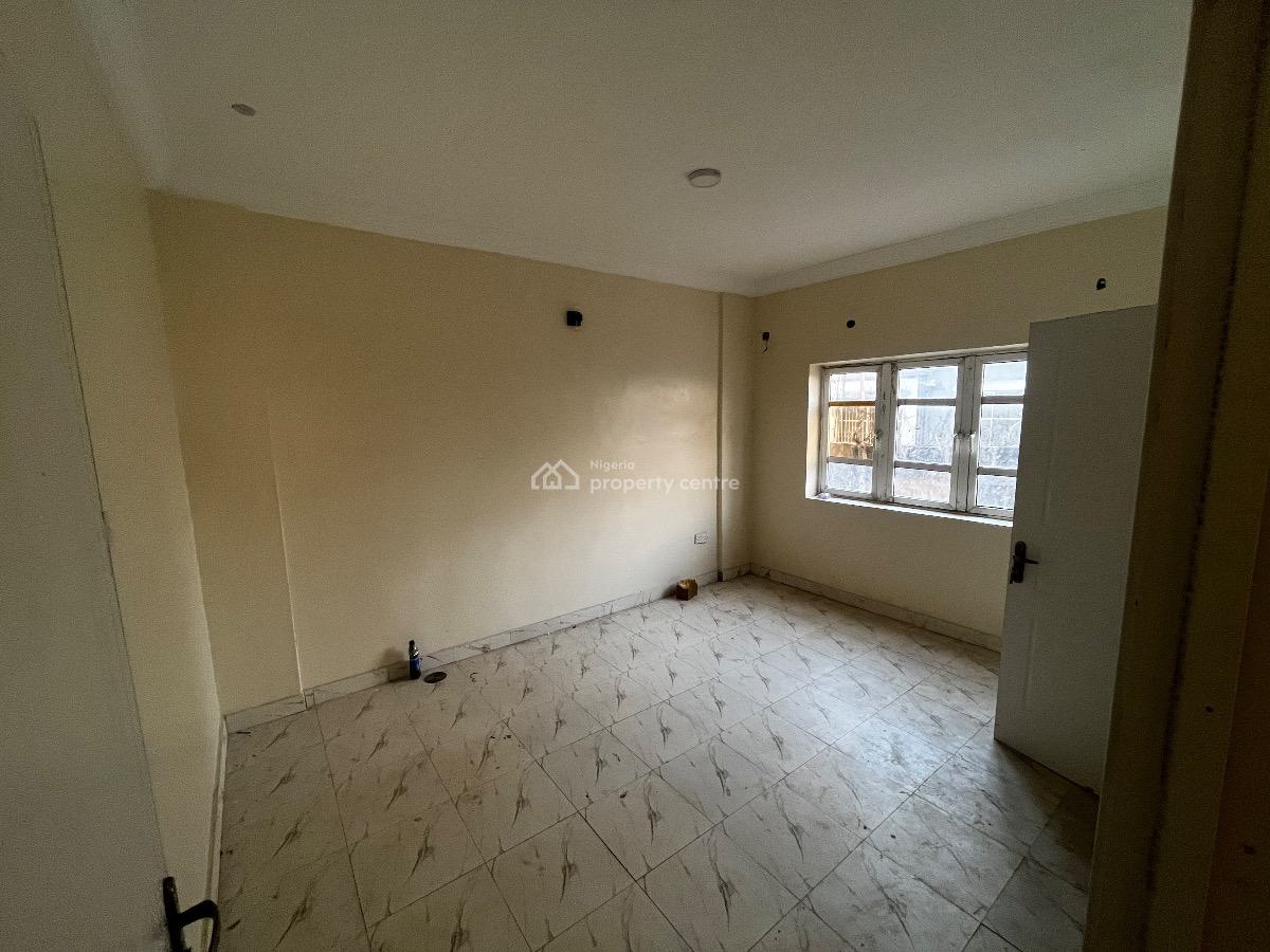 Contemporary 3-bedroom En-suite Apartment in a Secure, Fully Serviced, Panti Street, Adekunle, Yaba, Lagos, Flat / Apartment for Sale