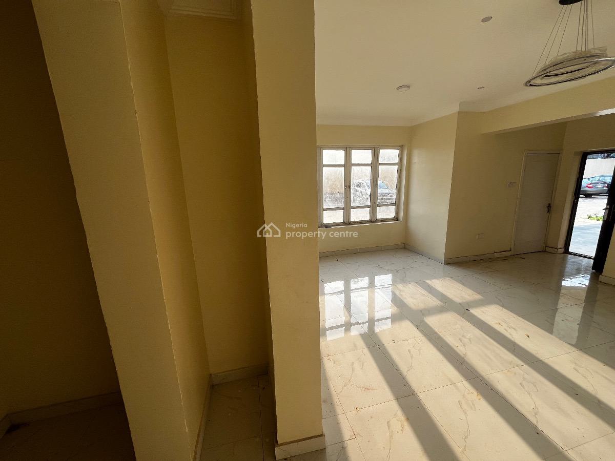 Contemporary 3-bedroom En-suite Apartment in a Secure, Fully Serviced, Panti Street, Adekunle, Yaba, Lagos, Flat / Apartment for Sale