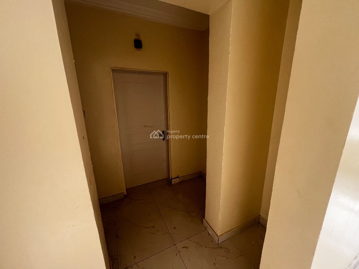 Contemporary 3-bedroom En-suite Apartment in a Secure, Fully Serviced, Panti Street, Adekunle, Yaba, Lagos, Flat / Apartment for Sale