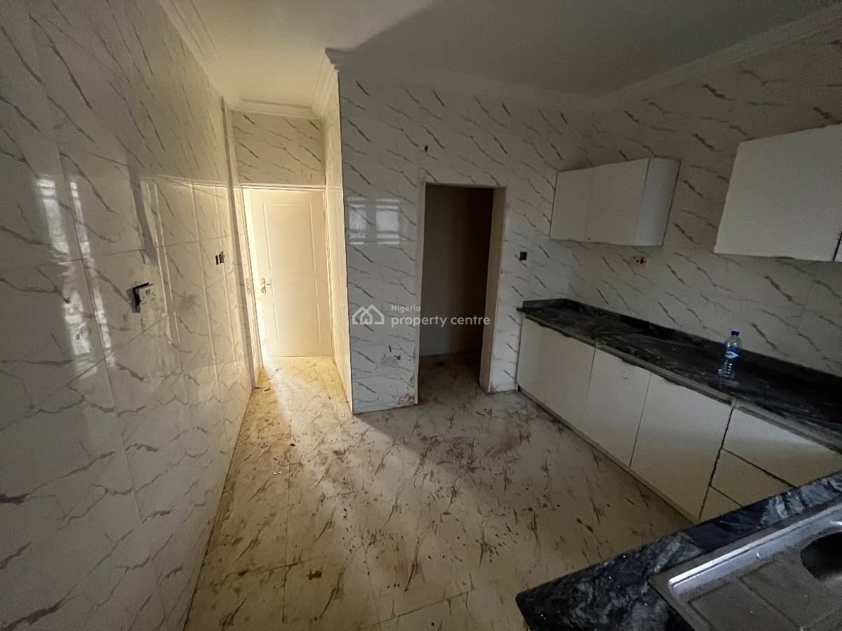 Contemporary 3-bedroom En-suite Apartment in a Secure, Fully Serviced, Panti Street, Adekunle, Yaba, Lagos, Flat / Apartment for Sale