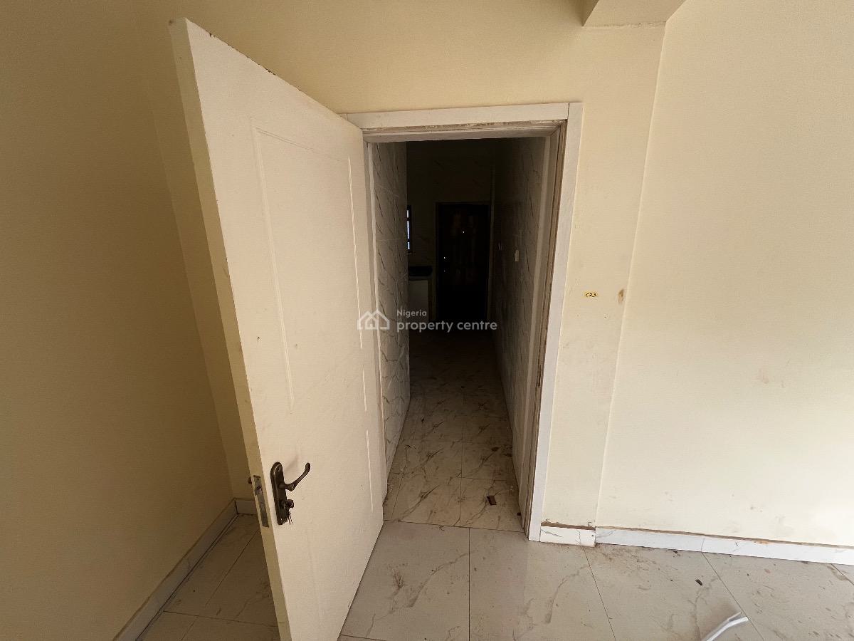 Contemporary 3-bedroom En-suite Apartment in a Secure, Fully Serviced, Panti Street, Adekunle, Yaba, Lagos, Flat / Apartment for Sale