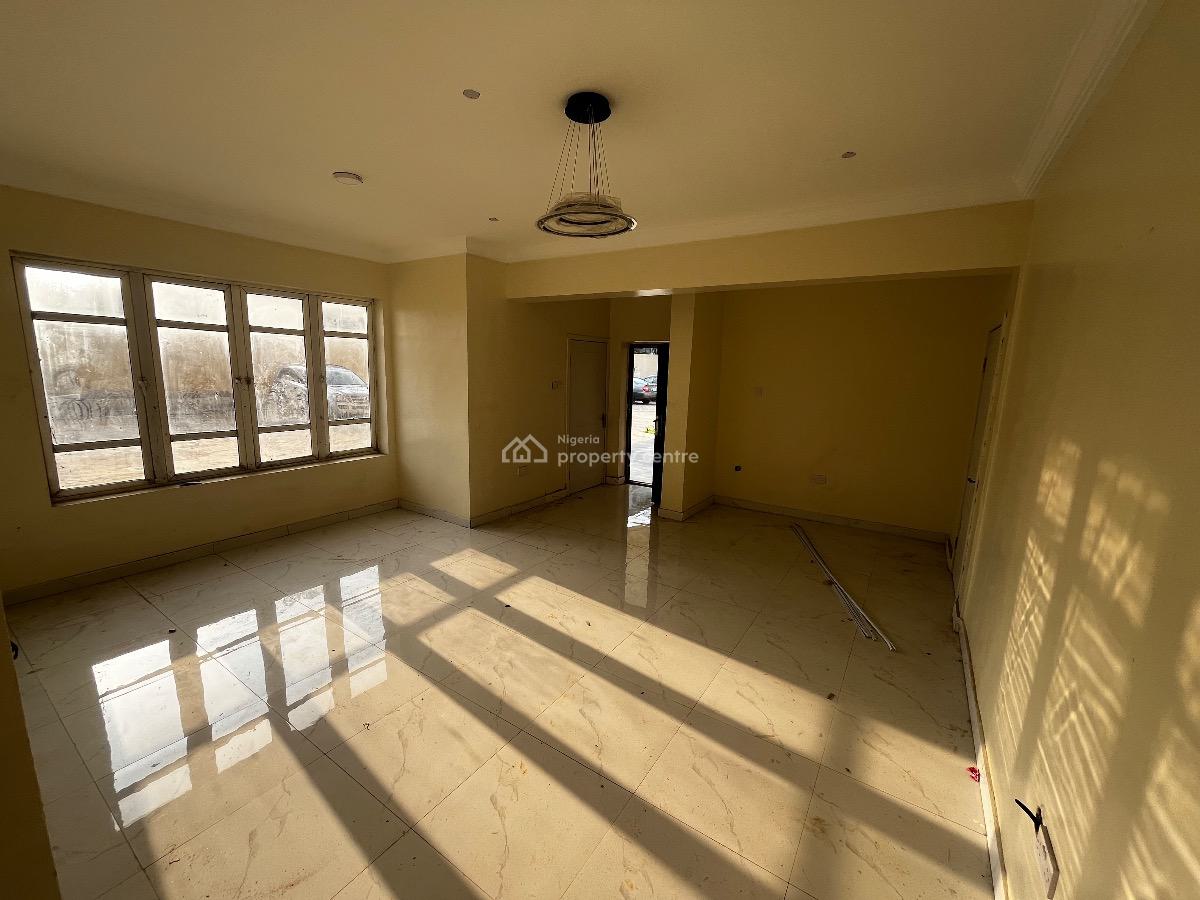 Contemporary 3-bedroom En-suite Apartment in a Secure, Fully Serviced, Panti Street, Adekunle, Yaba, Lagos, Flat / Apartment for Sale