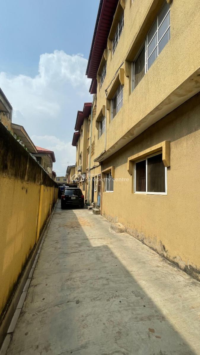 Luxury 6 Units of 3 Bedroom Apartment, Ogudu Road, Ojota, Lagos, Block of Flats for Sale
