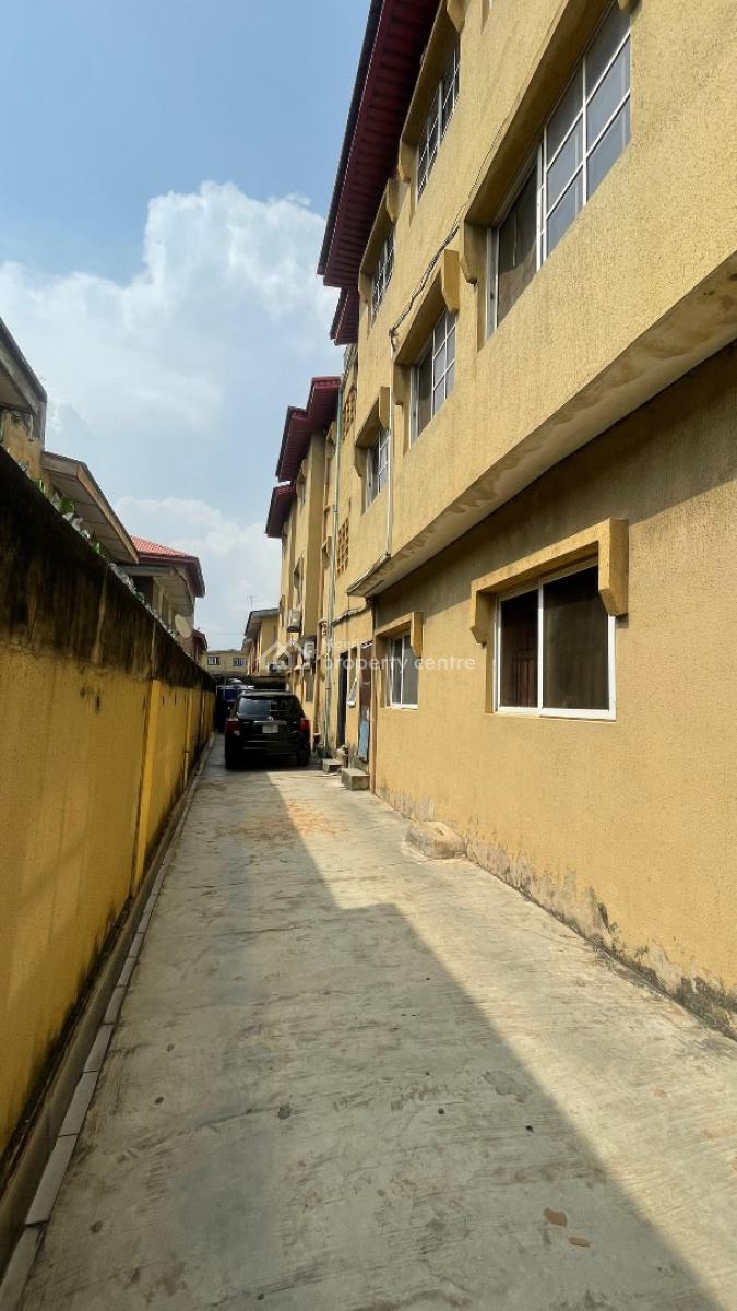 Luxury 6 Units of 3 Bedroom Apartment, Ogudu Road, Ojota, Lagos, Block of Flats for Sale