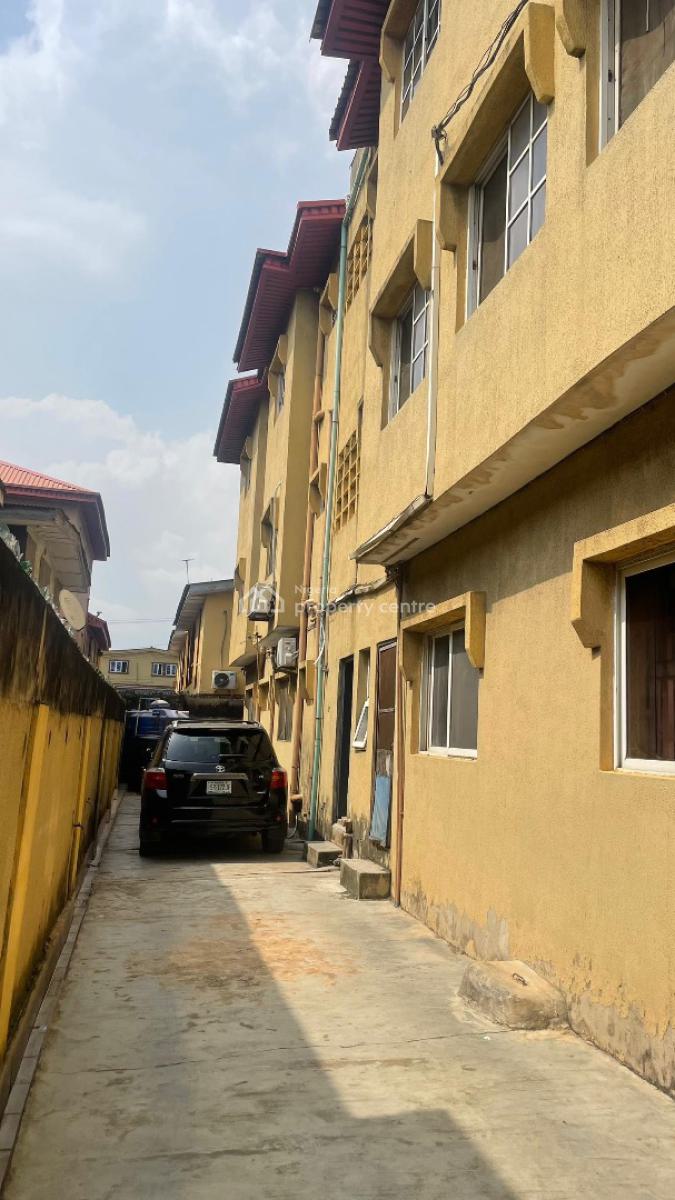 Luxury 6 Units of 3 Bedroom Apartment, Ogudu Road, Ojota, Lagos, Block of Flats for Sale