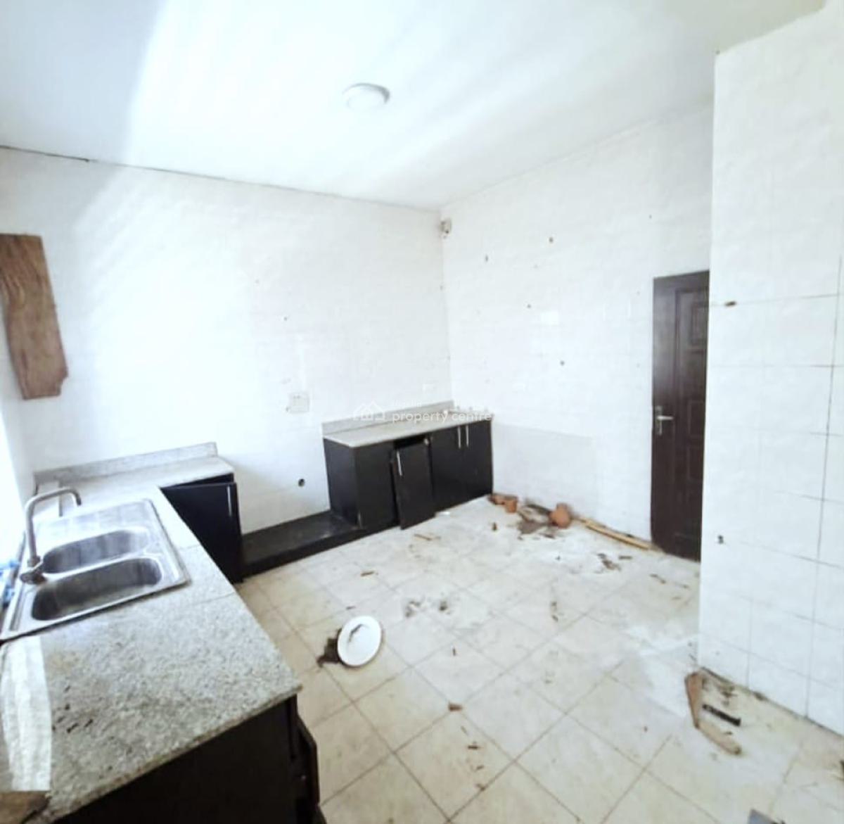 Massive & Spacious 4 Bedroom Semi Detached House, Lekki Phase 1, Lekki, Lagos, Semi-detached Duplex for Rent